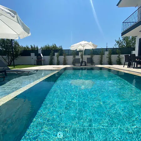 Muestakil Havuzlu Holiday home